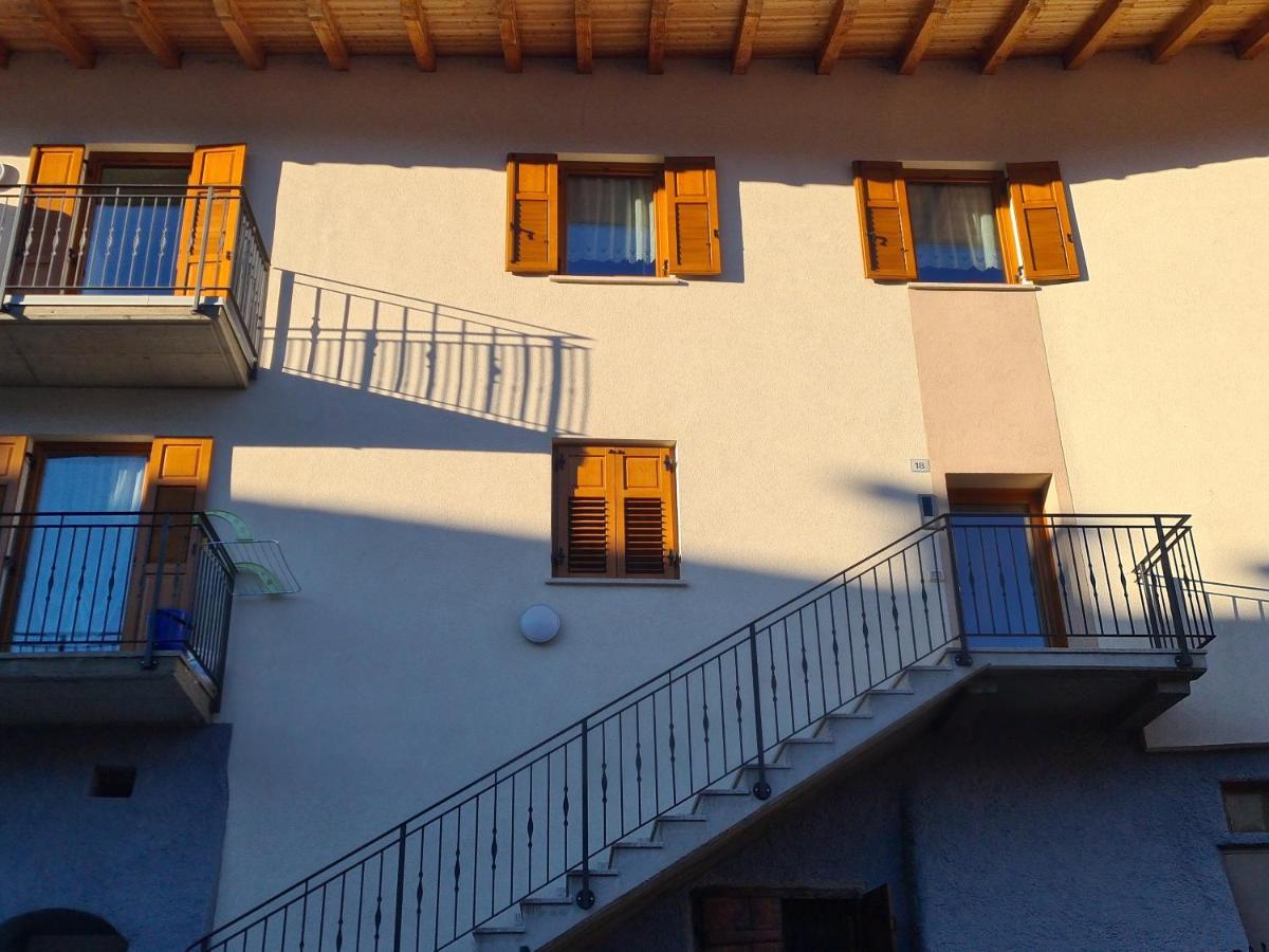 Casa Luca Apartment Mezzana  Ngoại thất bức ảnh